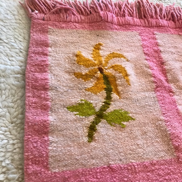 SALE-Vintage Flower Power Rug - Picture 8 of 9